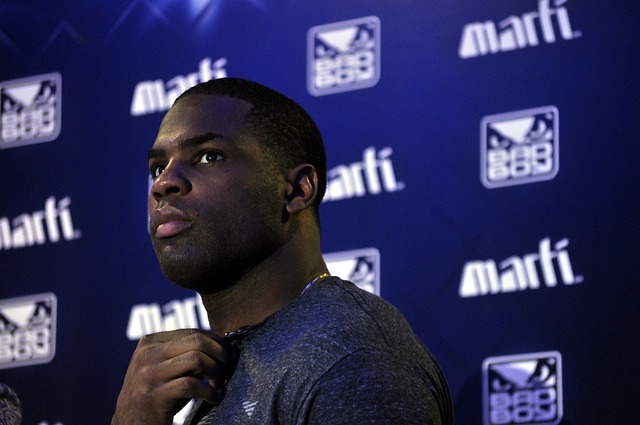 更体现在政 更体现在政